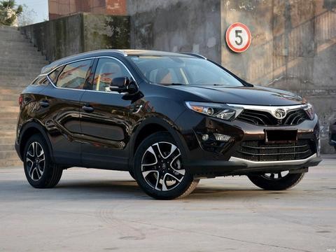 东南DX7被启辰T90侧身撞翻