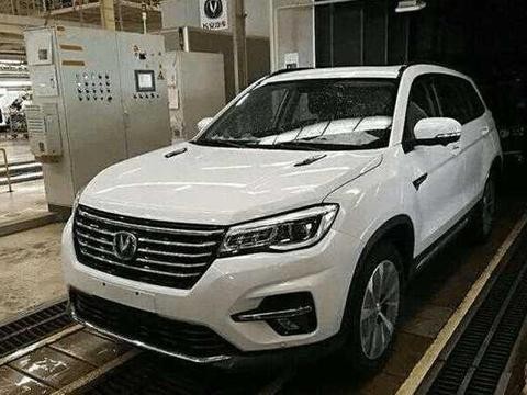 工厂偶遇新款长安CS75实车，字母车标被抛弃，内饰大改后很宝马