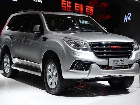 有钱人都不敢买这3款油耗超高的豪车！踹一脚油门心疼好几天！