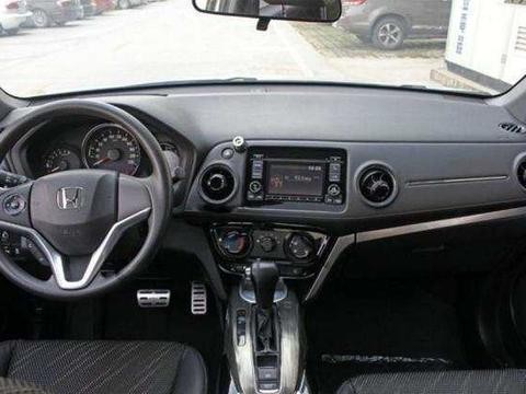 车内听不见发动机的声音，落地价17万，现在十二万不到