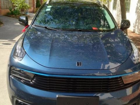 花19.6万买辆耀蓝色吉利领克01，看到车钥匙时车主心里犯了嘀咕