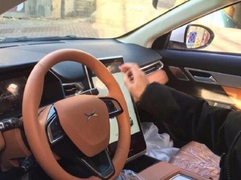 简洁有科技感 小鹏电动SUV内饰首曝