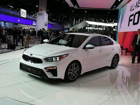 10万谁说不能买轿跑，起亚圆你轿跑梦，外观漂亮性能强价格更实惠