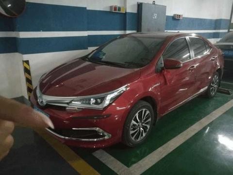 卡罗拉双擎开了2200公里, 车主对这个缺点很不爽