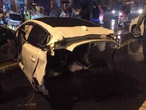 奥迪沃尔沃相撞现场，究竟发生了什么？