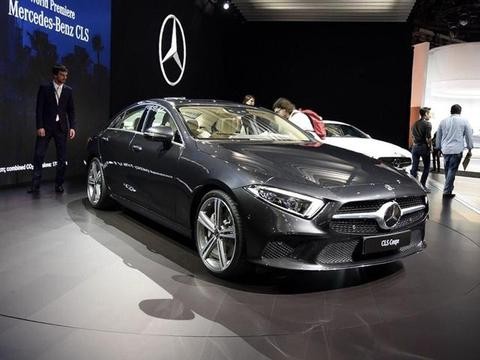 最近都在黑这辆车，外观酷似某国产品牌，航空内饰依然很奔驰