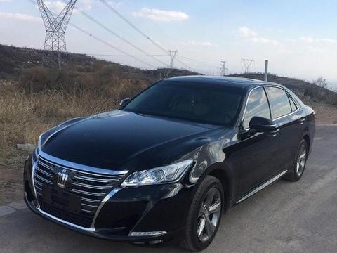 家里的第三辆车 想也不想直接提了智享版皇冠
