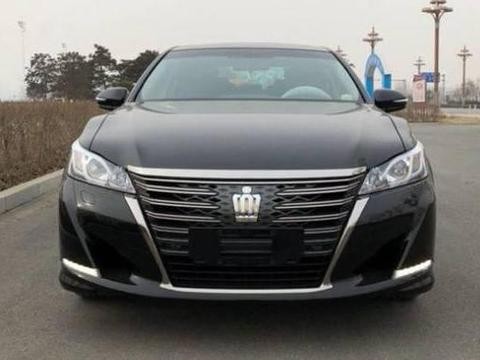 丰田这次是发飙了吗? 全新款皇冠来袭, 外观霸气, 带中控双大屏