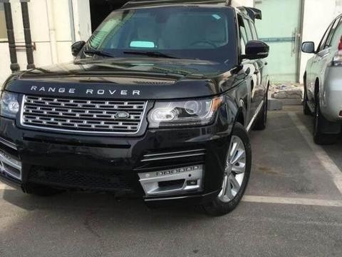 土豪600万买路虎被女友骂，开回家女友一打开车门被惊喜到