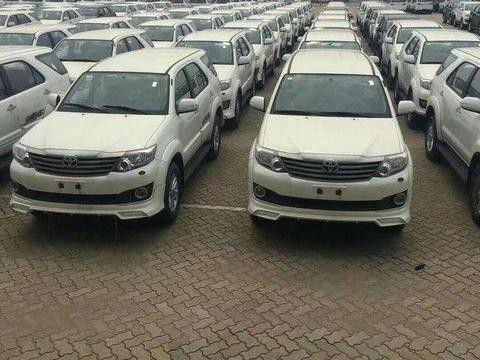 丰田奔跑者入华, 上千台集体停放, 23万起, 比普拉多便宜20多万