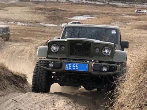 国内首台越野之王，正规进口，合法上牌的M715，交接场地试车