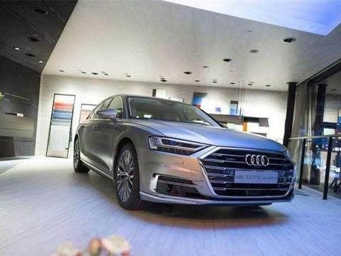 首台进口18款奥迪A8L到店，科技感让人震撼，宝马拿什么比？