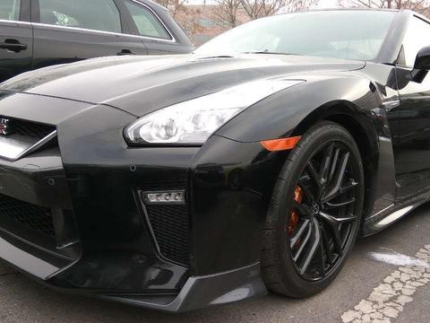 17款加版日产GTR战神上可战高铁 下可秒超跑