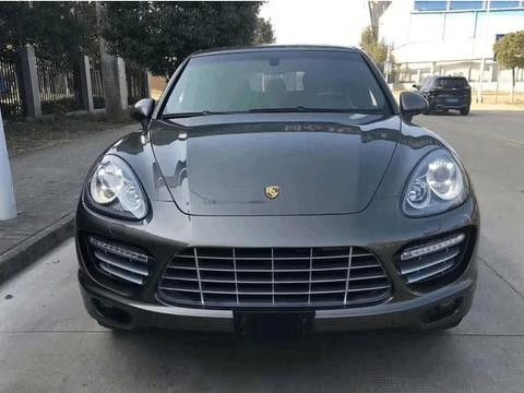 这车远看200万 近看200万, 内饰就值100万, 最终却只卖33万?