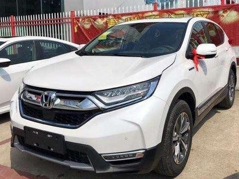 全新CRV提车没到家就完成首撞，挪车后车主后悔莫及，感慨太吸能