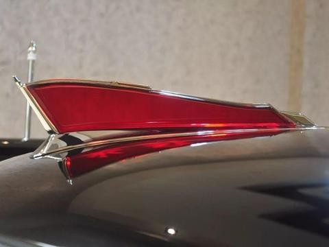 红旗L5首现二手车市场, 这台二手车为何卖的比新车还贵出120万?