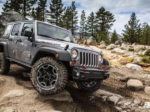 新款Jeep自由光增加2.0T，回归家族式设计颜值飙升！