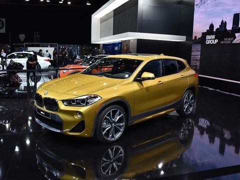 全新宝马X2量产车上市，将搭载四缸发动机，奔驰GLA迎来劲