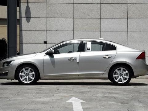 沃尔沃破30万销量！爆降8万再冲刺，20万还买迈腾干嘛？