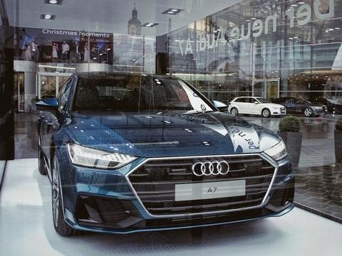 奥迪新A7来了，帅的掉渣，快来看