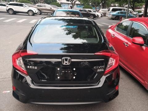 小伙换了个工作, 上班5天就提辆本田思域, 网友: 这工作太吓人了