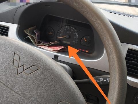 五万公里的汽车后杠很难看, 五菱车主: 那我用一百块换个全新的!