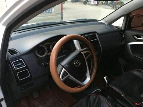 小伙买不到票直接花3万5买辆车回家, 一路飙歌好不自在, 衣锦还乡