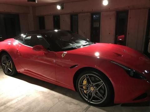 小伙花345万入手法拉利加州T