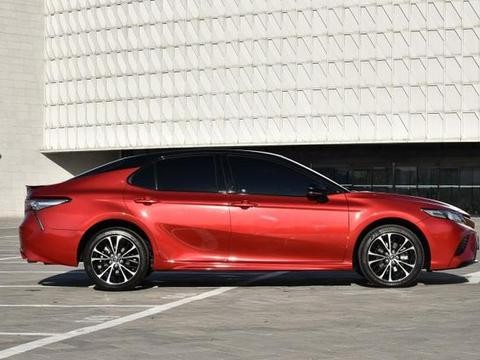 别再跟风买迈腾了！这车颜值爆表，性能完胜雅阁，买的朋友都说好