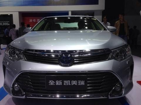 凯美瑞混动正式发布，顶配28万太良心，续航1200公里电池保终身