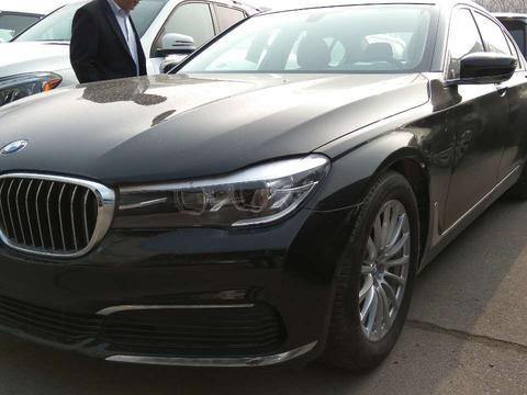 中东版宝马730Li带底盘升降解析