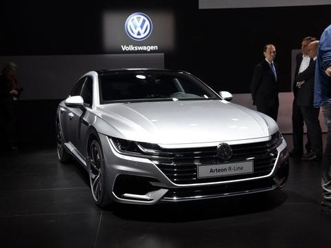 只卖25万的最美大众轿跑，5.2秒破百,配无框车门比奥迪A4L还大！