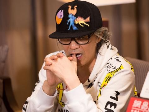 她曾是一天只有40块的群演，周星驰捧红她，如今成导师豪车傍身