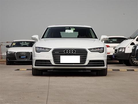 奥迪最帅的车，年薪过40万的人才敢买，加油站老板说这是他最爱