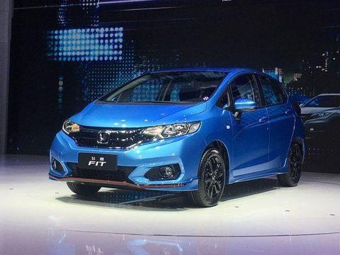 国内首台2018款本田飞度到店，性能套件上身，果断放弃大众POLO