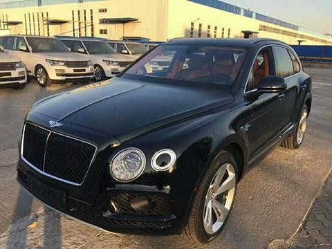 18款宾利添越它拥有10.2寸触摸屏