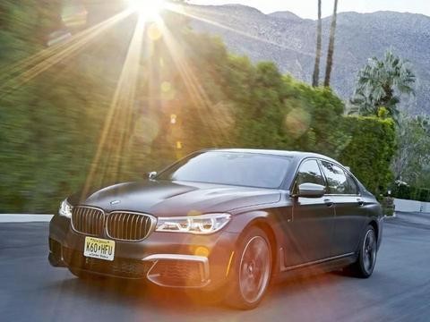 驾驶史上最强7系是什么感觉