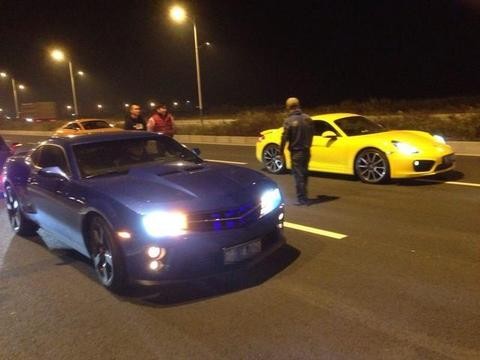 把车开到200km/h是什么样的体验？让这些作死的人告诉你！