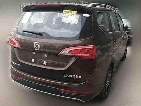 轴距2.7米，空间大！宝骏730混动版亮相