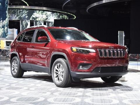 Jeep新款自由光发布，前脸大概放弃眯眯眼，新增2.0T动力