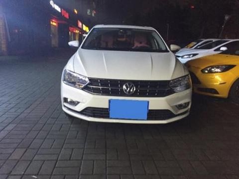 花11.8万买辆大众宝来: 停朋友福克斯前, 福特车主笑而不言