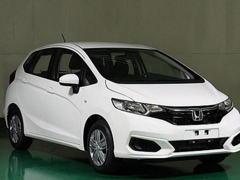 本田飞度女司机提车后接连拿“三血”人倒是没事，车可就倒霉了