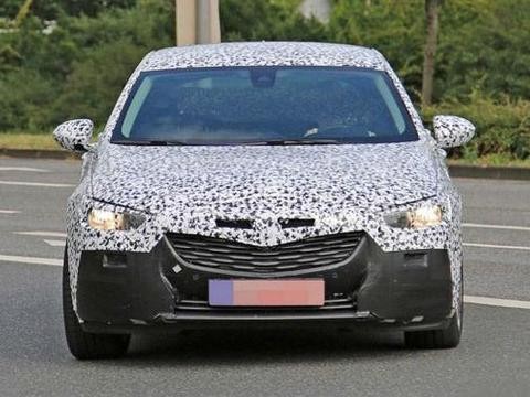 这车在中国卖了20年，比日系三雄大不少，换个车标国人最爱