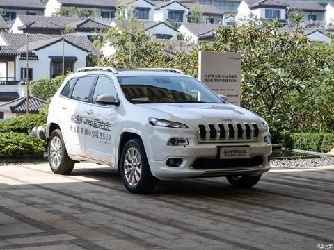 纯正越野血统，适时四驱，9速变速箱，卖18万，能在西藏七进七出