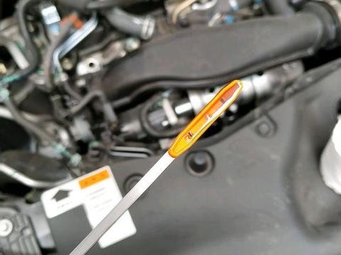 某些车天天烧机油，而今有本田思域车主投诉思域机油增多