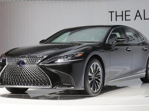 最豪华日系车登场，光看脸就帅得流油，200万的大奔都得跪