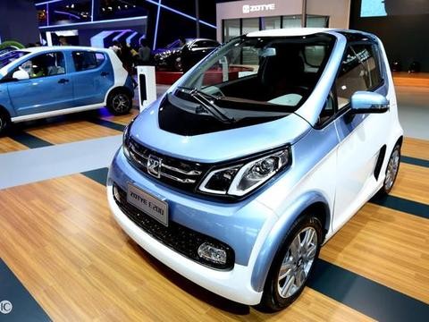 上下班接孩子，众泰E200更实惠