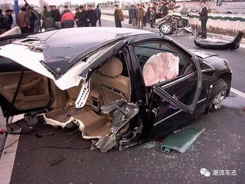 被车祸砸掉的重磅明星——雅阁婚礼门