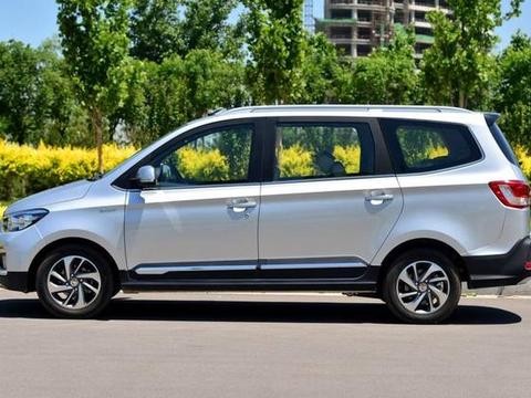 国产神车再次疯狂！直接把宝骏的脸挂在了车头，卖4.18万不火都难