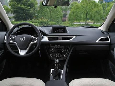 颜值碾压宝马3，价格才5万起步，看完你还想买合资车吗